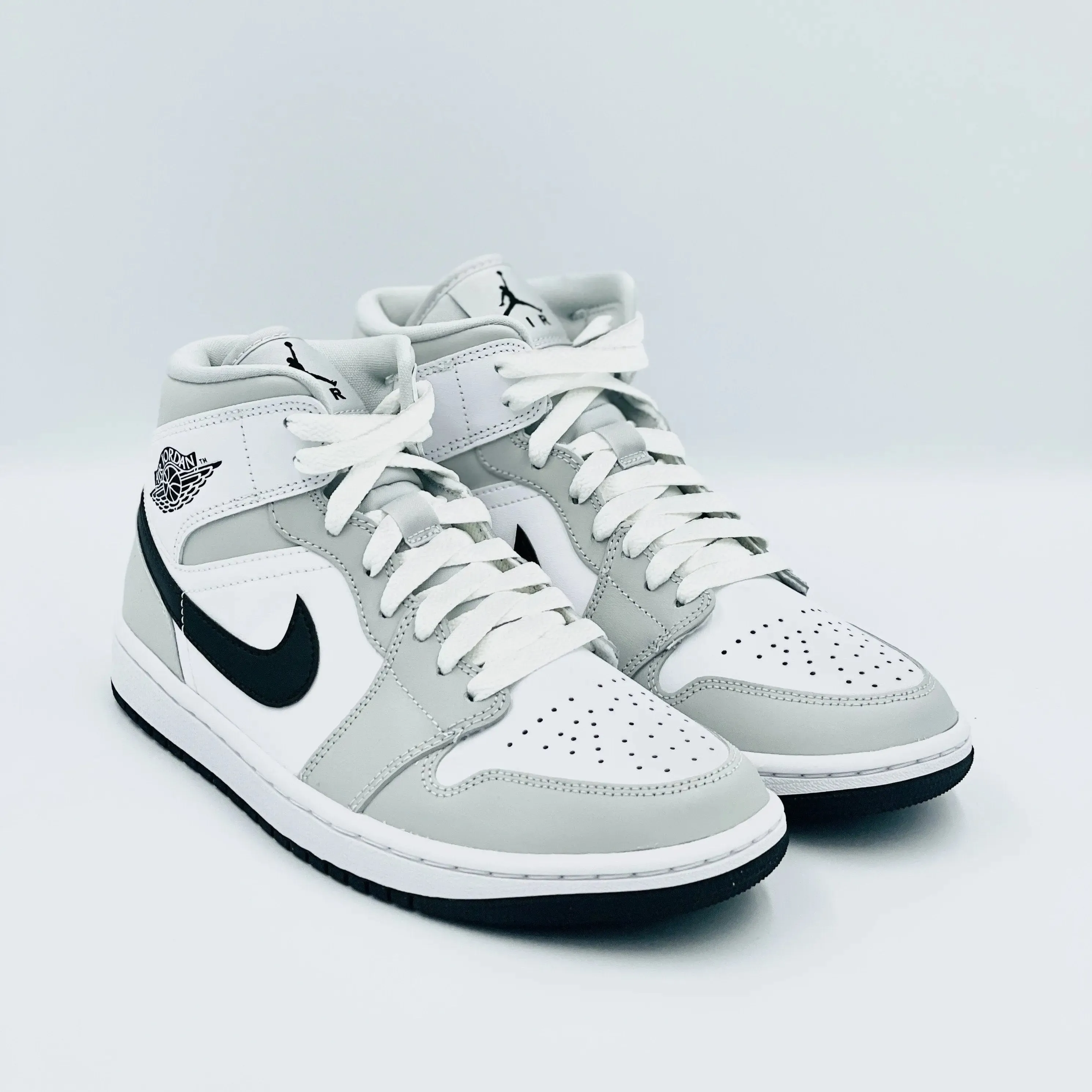 Jordan 1 Mid Light Smoke Grey